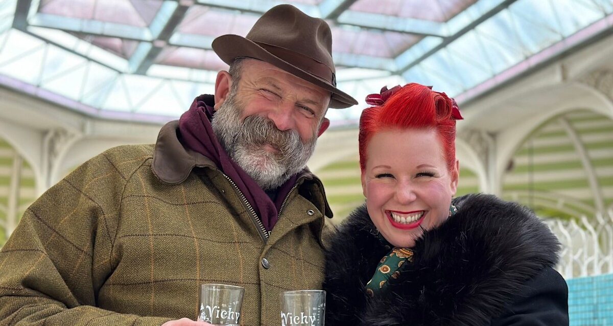 Le fils imposant de Dick et Angel Strawbridge est l&rsquo;image crachée de son père sur une nouvelle photo