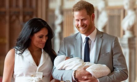 Prince Archie illustré des heures après la naissance dans une nouvelle photo