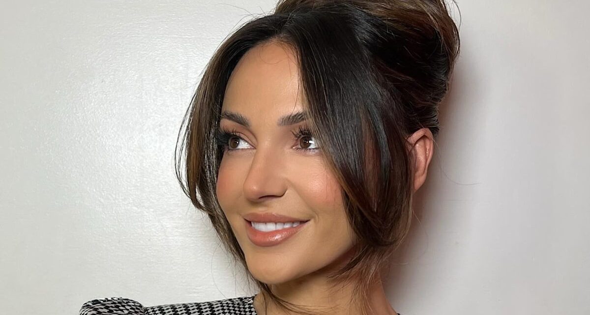 Palma, le bébé de Michelle Keegan, tient la main de sa mère – dans des pulls d&rsquo;hiver assortis