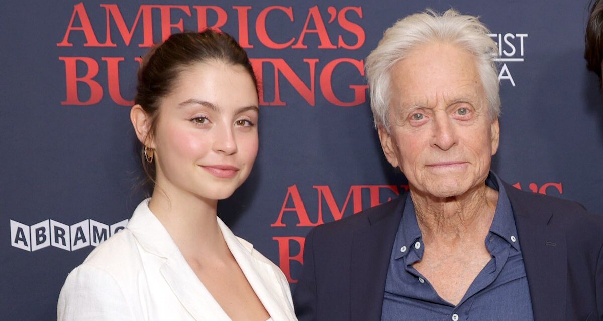 Catherine Zeta-Jones et la fille de Michael Douglas, Carys, inaugurent le nouveau chapitre des photos douce-amère du collège