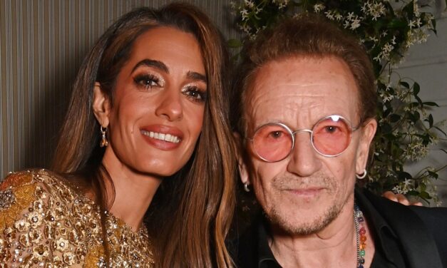 La mini robe éblouissante d&rsquo;Amal Clooney est la quintessence du glamour