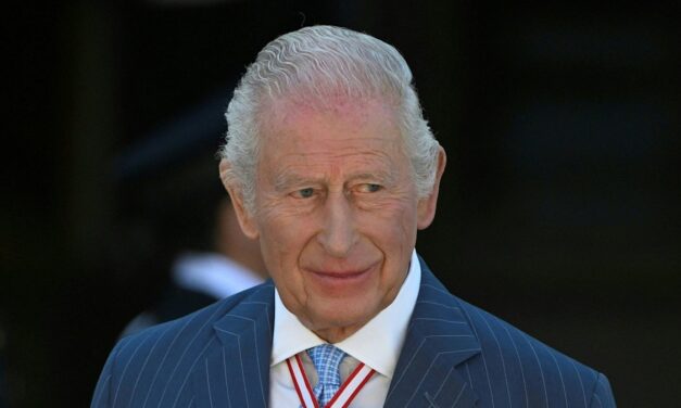 Le roi Charles accueille les fans royaux de Sandringham avec une absence surprenante