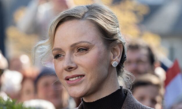 La princesse Charlene a regardé directement la passerelle du Grand Prix de Monaco