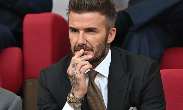 Le charme élégant du sac Labubu de David Beckham est à la tendance pour SS25