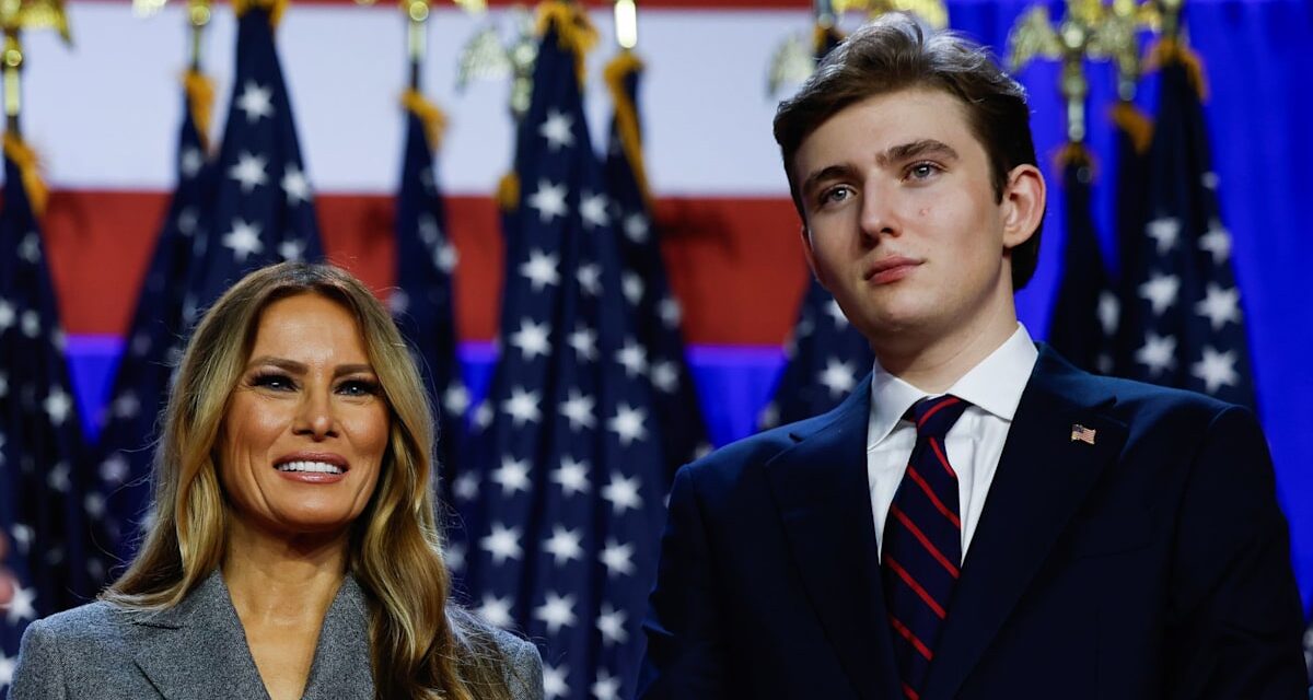 Melania Trump a obligé de défendre le fils Barron: «complètement faux»