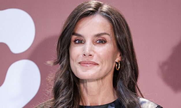 Le changement non royal de la reine Letizia en look en cuir haute rue a tout le monde «obsédé»