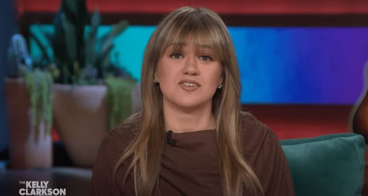 Kelly Clarkson est-elle remplacée dans la talk-show par cette star de la télévision bien-aimée?