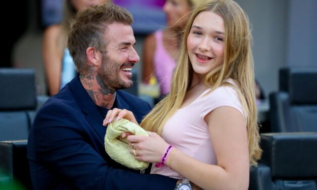 Voir l&rsquo;incroyable cadeau Harper Beckham a donné à papa David