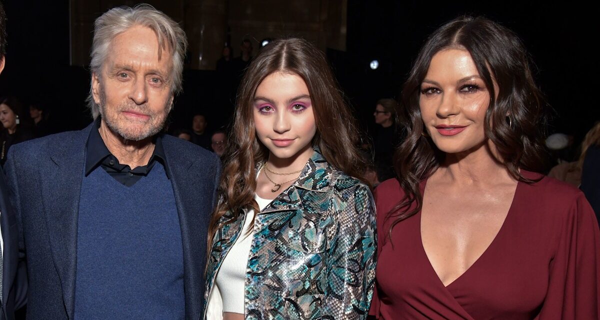 La fille de Catherine Zeta-Jones fait tourner les têtes en robe blanche avant le jour spécial: «La nuit précédente»