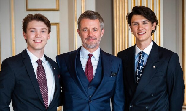 Le roi Frederick émet des cadeaux aux neveux après la suppression de leurs titres