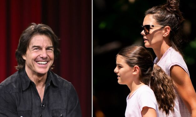 Suri Cruise fait une apparition à l&rsquo;université après le commentaire de la fête des pères de Tom Cruise