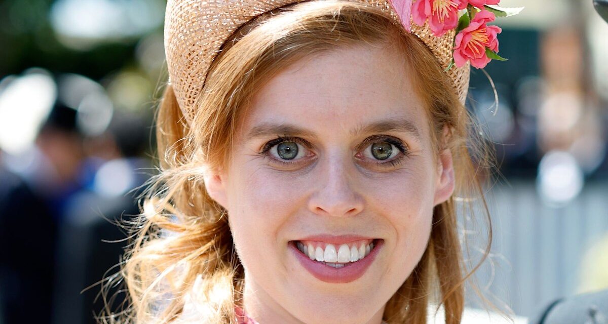Princess Beatrice étourdie dans une tenue à rayures suprême de 445 £ à Wimbledon 2025