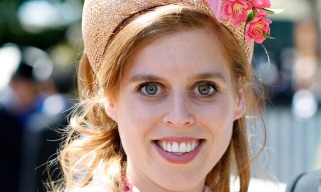 La princesse Beatrice vient de normaliser avec votre robe de maternité après avoir accouché