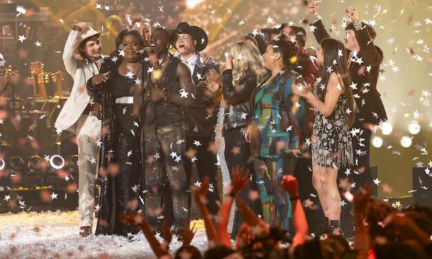 «  American Idol  » couronne Jamal Roberts son vainqueur de la saison 23, Jessica Simpson se produit en finale