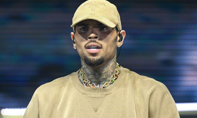 Chris Brown a arrêté, inculpé dans le cadre de 2023 agression présumée