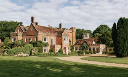 Une maison de campagne centenaire dans le Hampshire harmonisée par Salvesen Graham