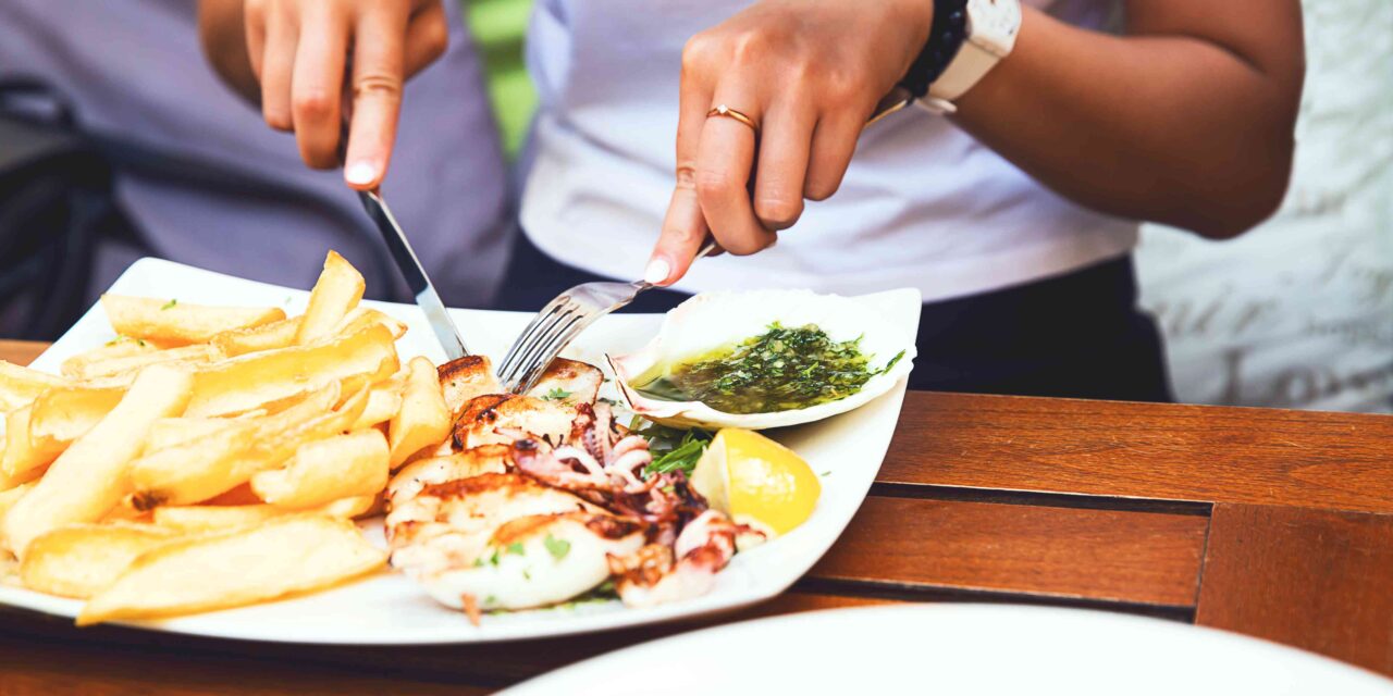 Ces 3 conseils peuvent vous aider à manger plus lentement et à soutenir vos objectifs de poids