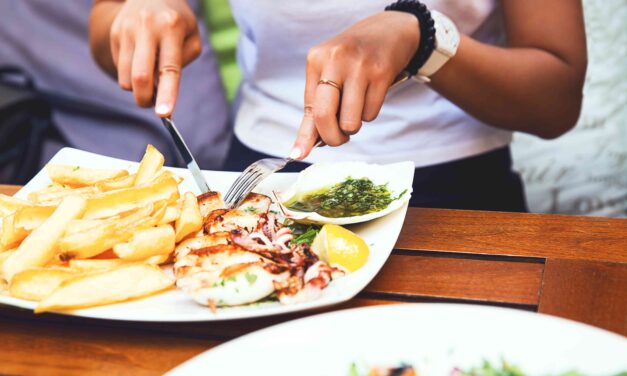 Ces 3 conseils peuvent vous aider à manger plus lentement et à soutenir vos objectifs de poids