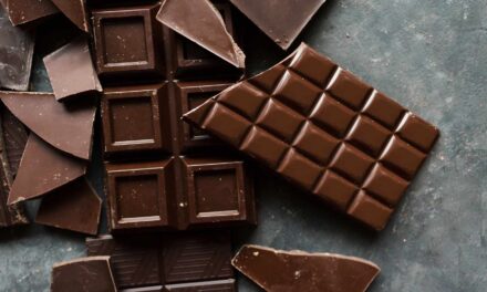 Comment choisir le meilleur chocolat noir: 9 conseils approuvés par la diététiste