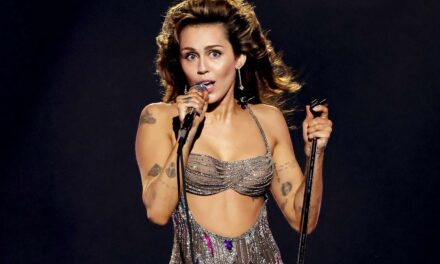 Miley Cyrus parle de l&rsquo;état de santé qui provoque sa voix rauque