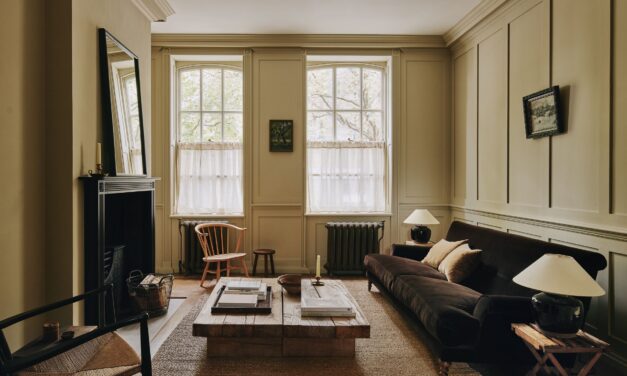 Une maison de ville géorgienne à Spitalfields avec un intérieur tranquillement magnifique