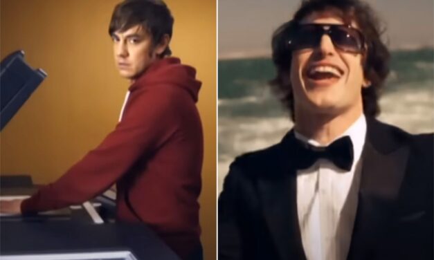 Jorma Taccone de Lonely Island dit «Je suis sur un bateau» la vidéo «F&rsquo;ing Thorn à mes côtés»