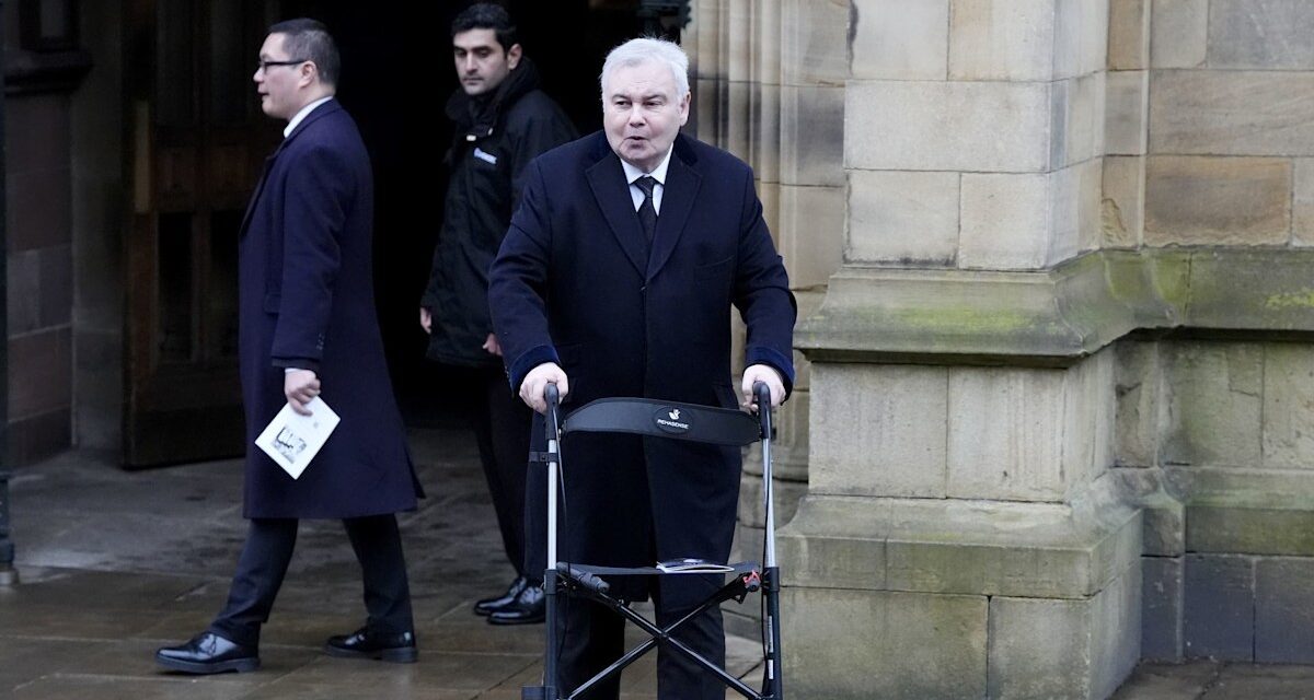 Eamonn Holmes «  Donne la mise à jour de la santé après la chute &lsquo;Shock&rsquo; sur la télévision en direct