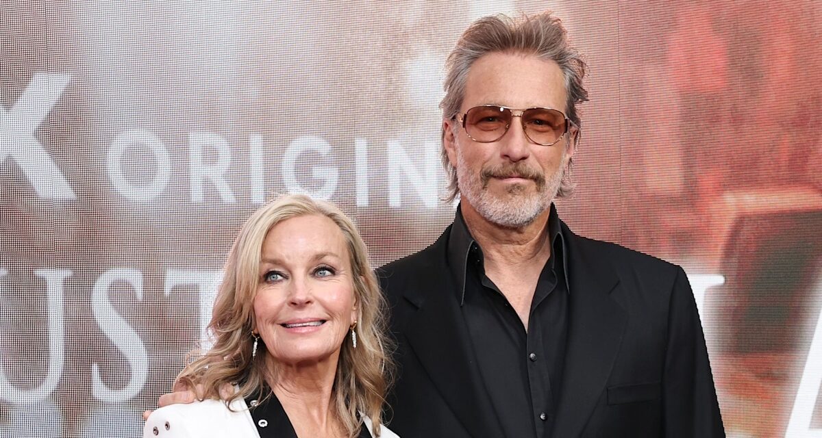 Bo Derek a l&rsquo;air si différent à une observation rare au milieu de la nuit romantique