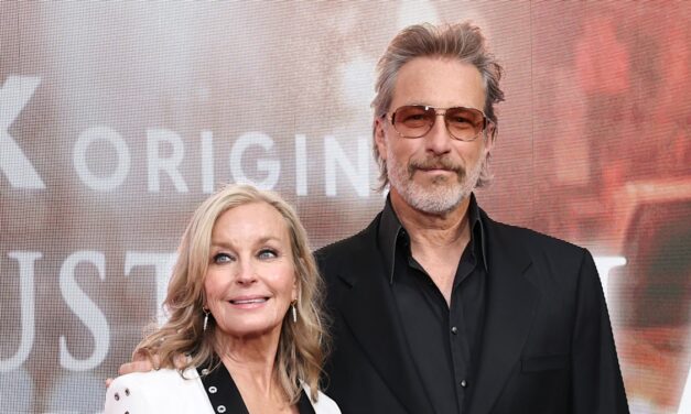 Bo Derek a l&rsquo;air si différent à une observation rare au milieu de la nuit romantique