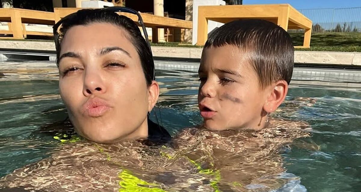 La piscine stupéfiante de Kourtney Kardashian à 12 millions de dollars Palm Springs à la maison comme nous ne l&rsquo;avons jamais vu auparavant