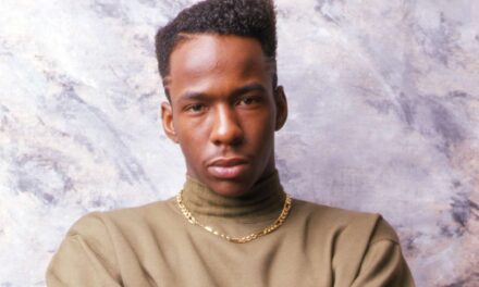 Bobby Brown dit que sa coupe de cheveux de la fin des années 1980 était une erreur