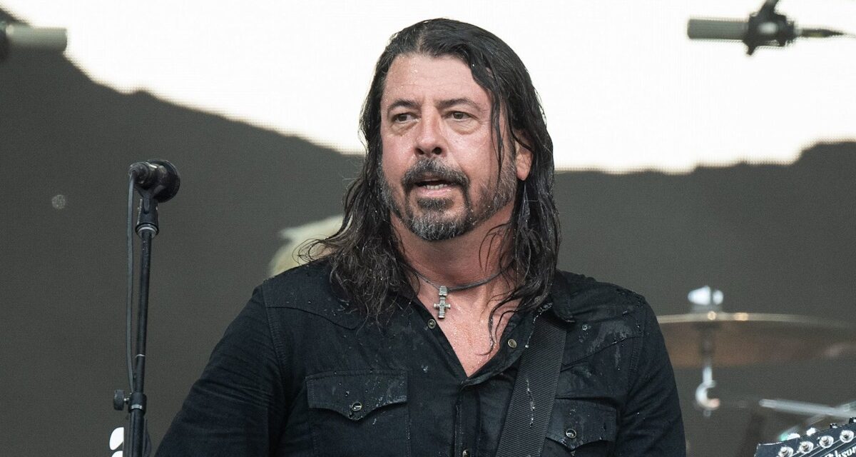 Dave Grohl fait une apparence familiale inattendue après une affaire de bombes