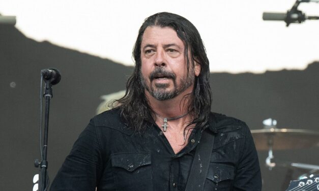 Dave Grohl fait une apparence familiale inattendue après une affaire de bombes