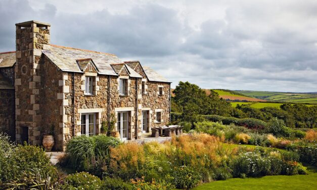 Une maison côtière à Cornwall avec des intérieurs purs et lumineux par Maron Lichtig