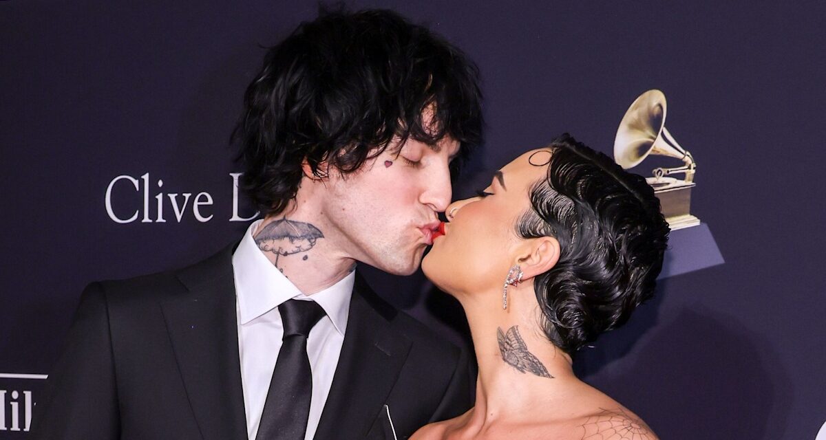 Demi Lovato épouse les lauts de jordan «Jutes» dans une superbe robe Vivienne Westwood