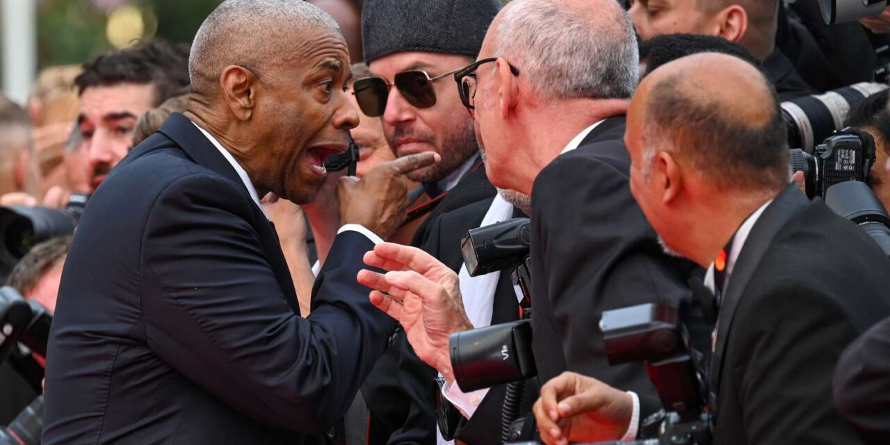 Denzel Washington se met en échange chauffé avec Cannes photographe