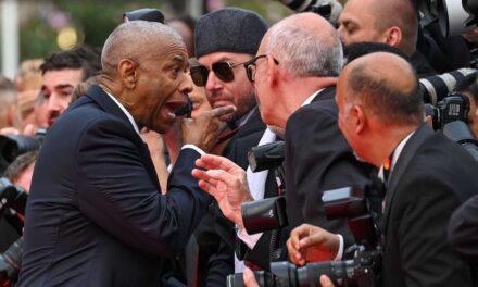 Denzel Washington se met en échange chauffé avec Cannes photographe