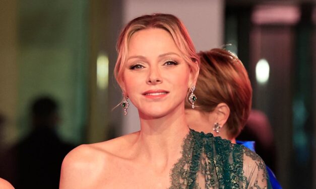 Les looks de rouge à lèvres rouges de la princesse Charlene sont un moment de beauté royal majeur