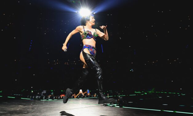 Katy Perry évite de justesse le dysfonctionnement de la garde-robe sur scène