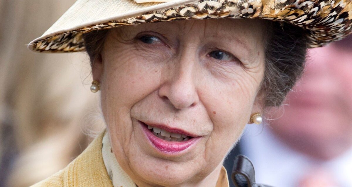 Le look Royal Ascot de la taille de la princesse Anne est son rotation sur la plus grande tendance de l&rsquo;été 2025