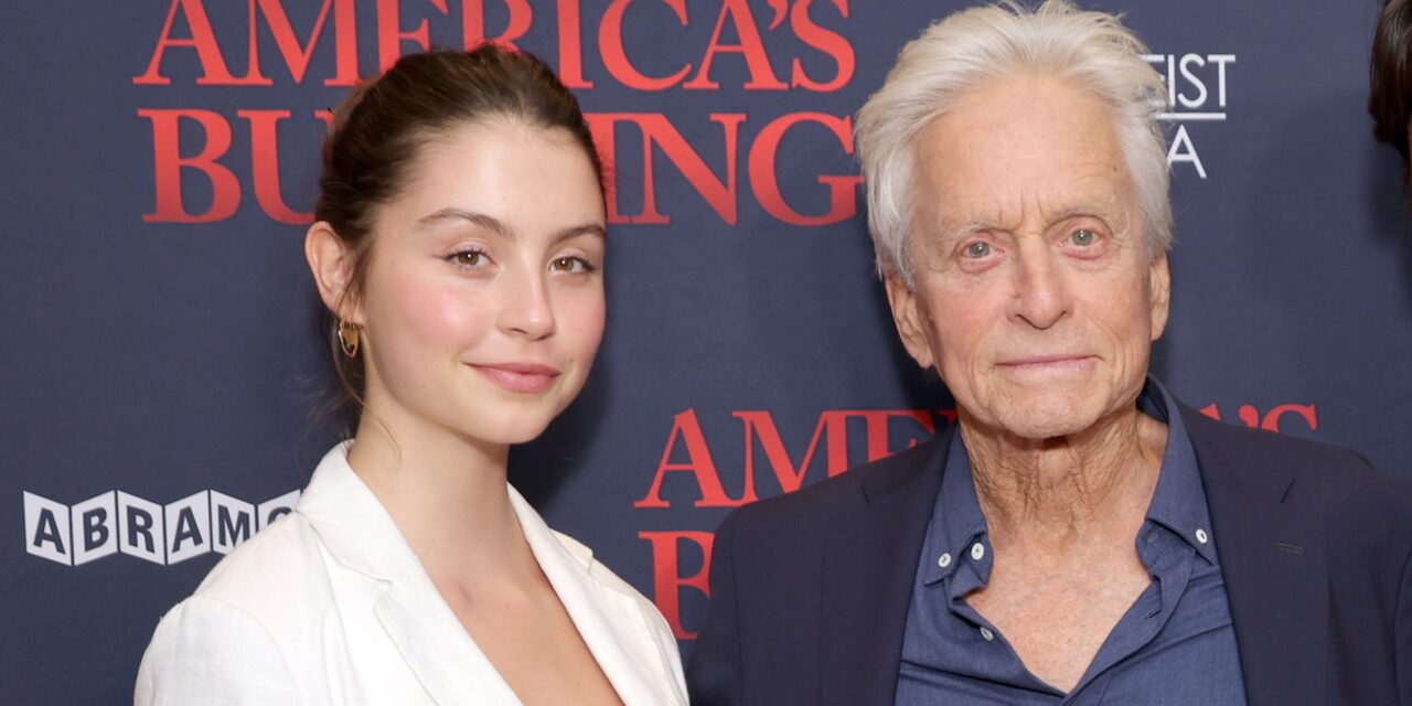 L&rsquo;apparition de Michael Douglas étourdit les fans dans une nouvelle vidéo pendant le temps avec la fille adulte Carys