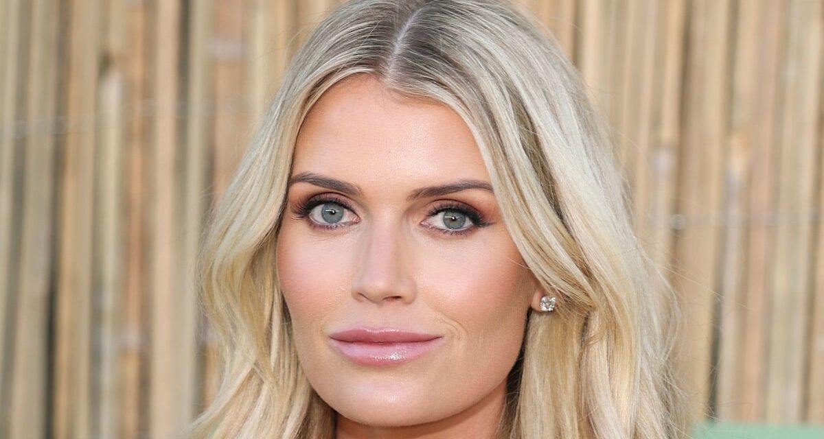 La fille de Lady Kitty Spencer copie ses cousins ​​George, Charlotte et Louis avec une visite magique en Laponie