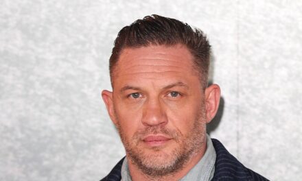 Les commentaires de Tom Hardy sur 3 enfants avec sa femme Charlotte après avoir fait des «erreurs»