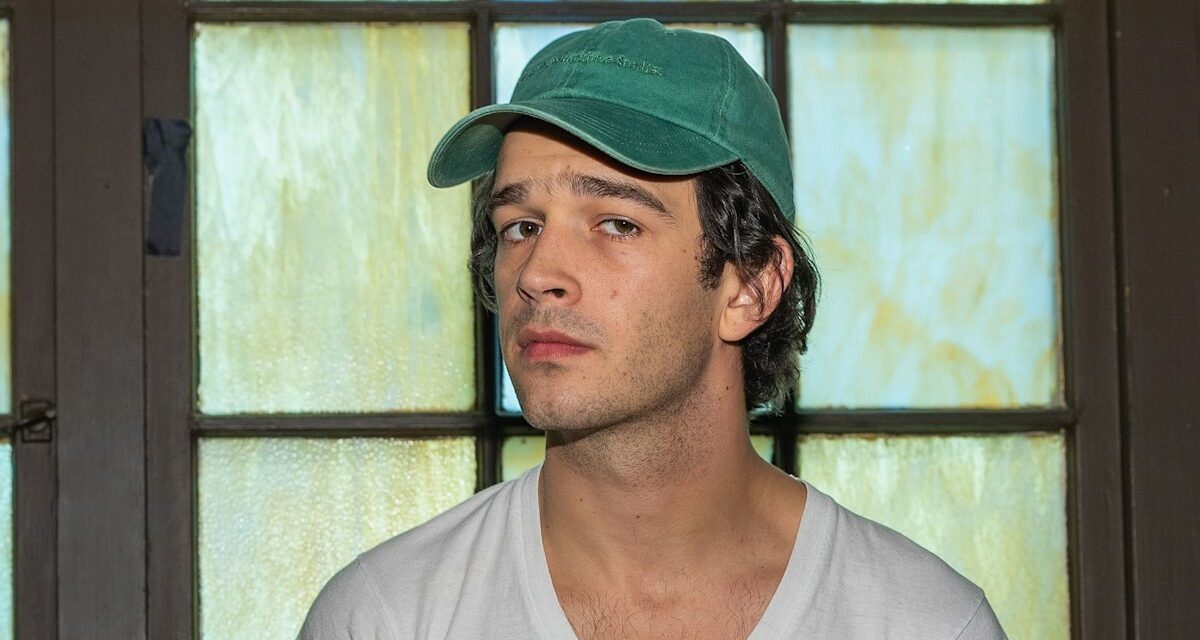 1975 La maison «puissante» du chanteur Matty Healy est loin des mondes de la maison familiale avec Denise Welch