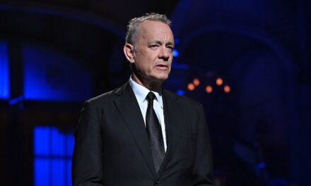 Tom Hanks brise le silence après que la bombe de fille revendique sur l&rsquo;enfance «violente»