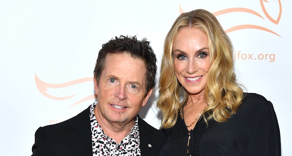 Michael J. Fox et sa femme Tracy Pollan ont l&rsquo;air aimables sur la photo de plage comme des hommages versés