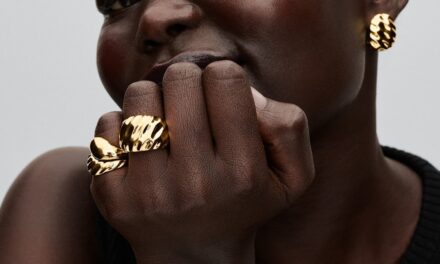 Comment prendre vos tenues de subtile à la déclaration avec des bijoux