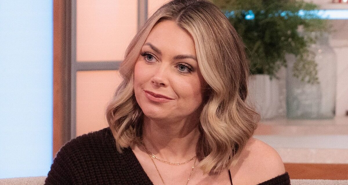 La femme de Danny Jones, Georgia, a l&rsquo;air sensationnelle en bikini alors qu&rsquo;elle quitte la maison familiale