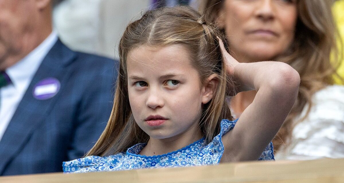 La princesse Charlotte est submergée par la timidité lors de l&rsquo;apparition de Wimbledon avec maman Kate – regarder la vidéo