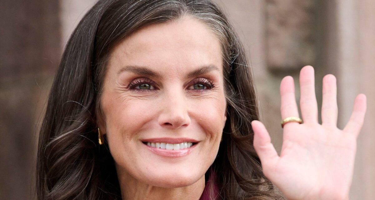 La reine Letizia vient de commencer une nouvelle tendance de Manding pour le printemps / été 2025